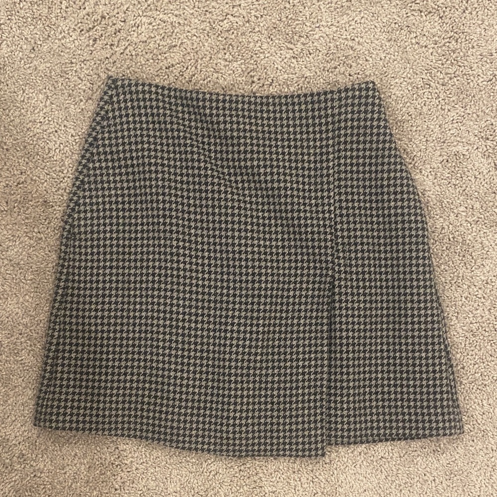 Uniqlo Black and White Mini Skirt